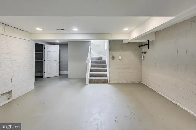 a view of an empty room with a closet