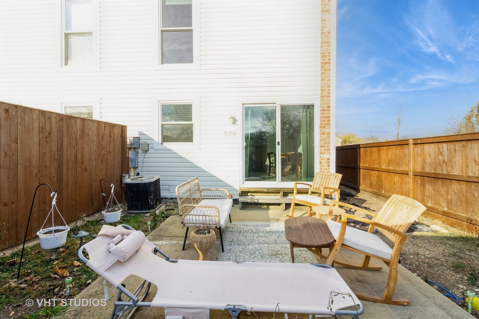 1939 Kenilworth Circle Hoffman Estates, IL 60169 - Photo 17 of 18 an outdoor space with patio furniture