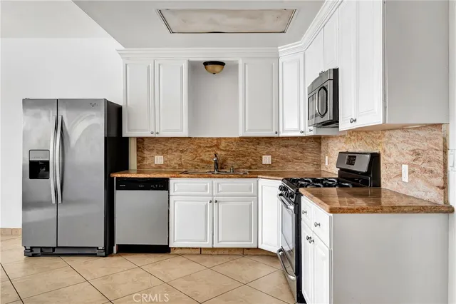 $1,870 | 316 South New Hampshire Avenue, Unit 302, Los Angeles, CA 90020