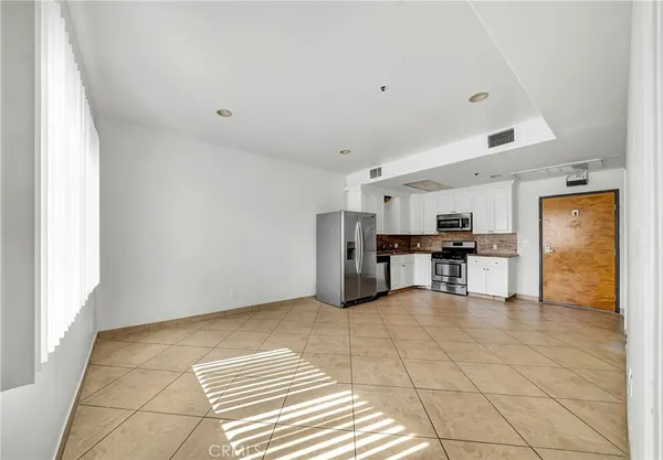 $1,870 | 316 South New Hampshire Avenue, Unit 302, Los Angeles, CA 90020