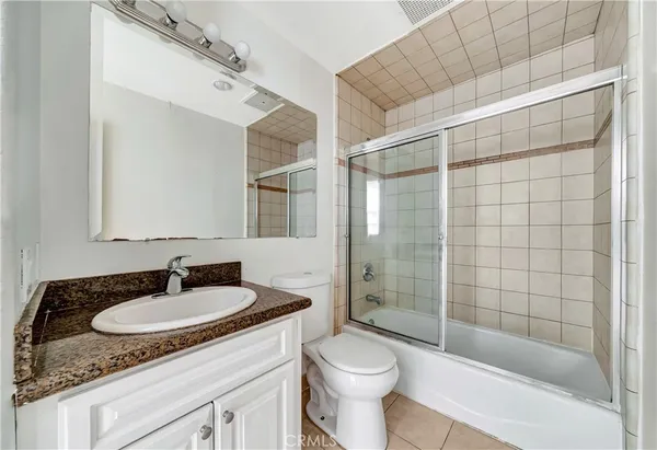 $1,870 | 316 South New Hampshire Avenue, Unit 302, Los Angeles, CA 90020