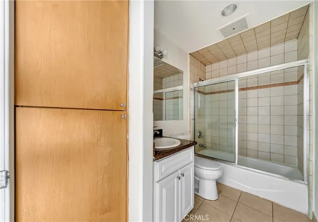 $1,870 | 316 South New Hampshire Avenue, Unit 302, Los Angeles, CA 90020