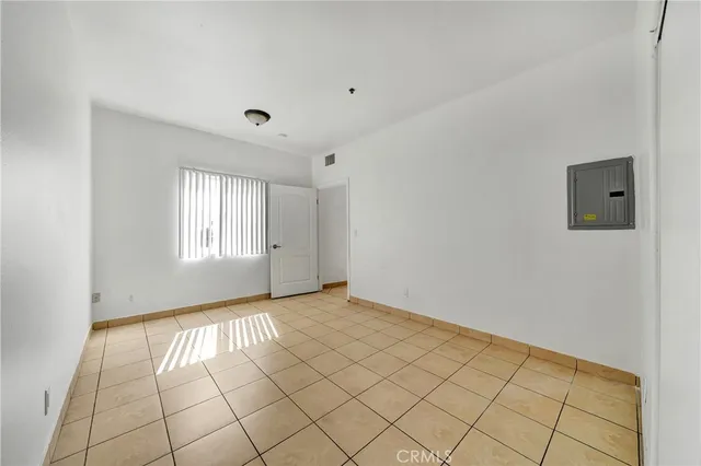 $1,870 | 316 South New Hampshire Avenue, Unit 302, Los Angeles, CA 90020