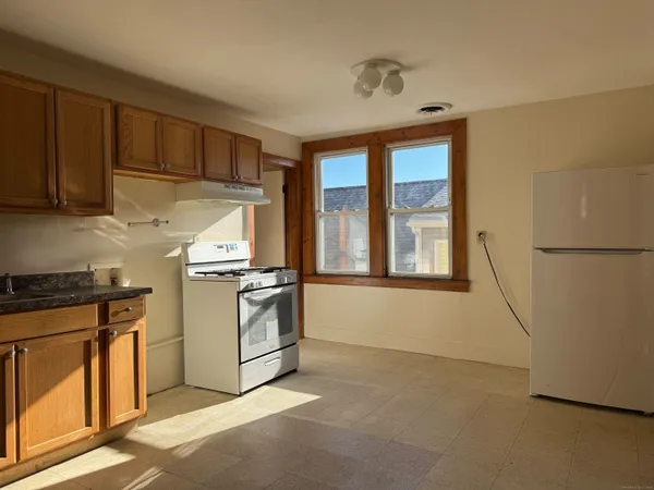 $2,050 | 461 Howard Avenue, Unit 3, New Haven, CT 06519
