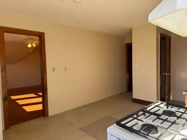 $2,050 | 461 Howard Avenue, Unit 3, New Haven, CT 06519