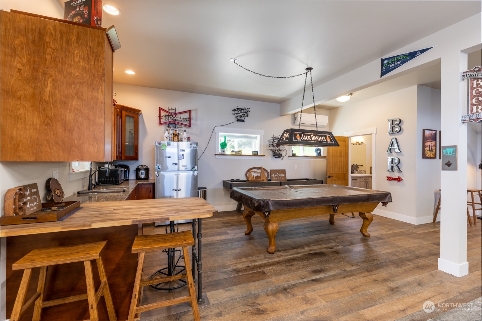 685 Misty Ridge Road Port Townsend, WA 98368 - Photo 32 of 39 a workspace with furniture and window