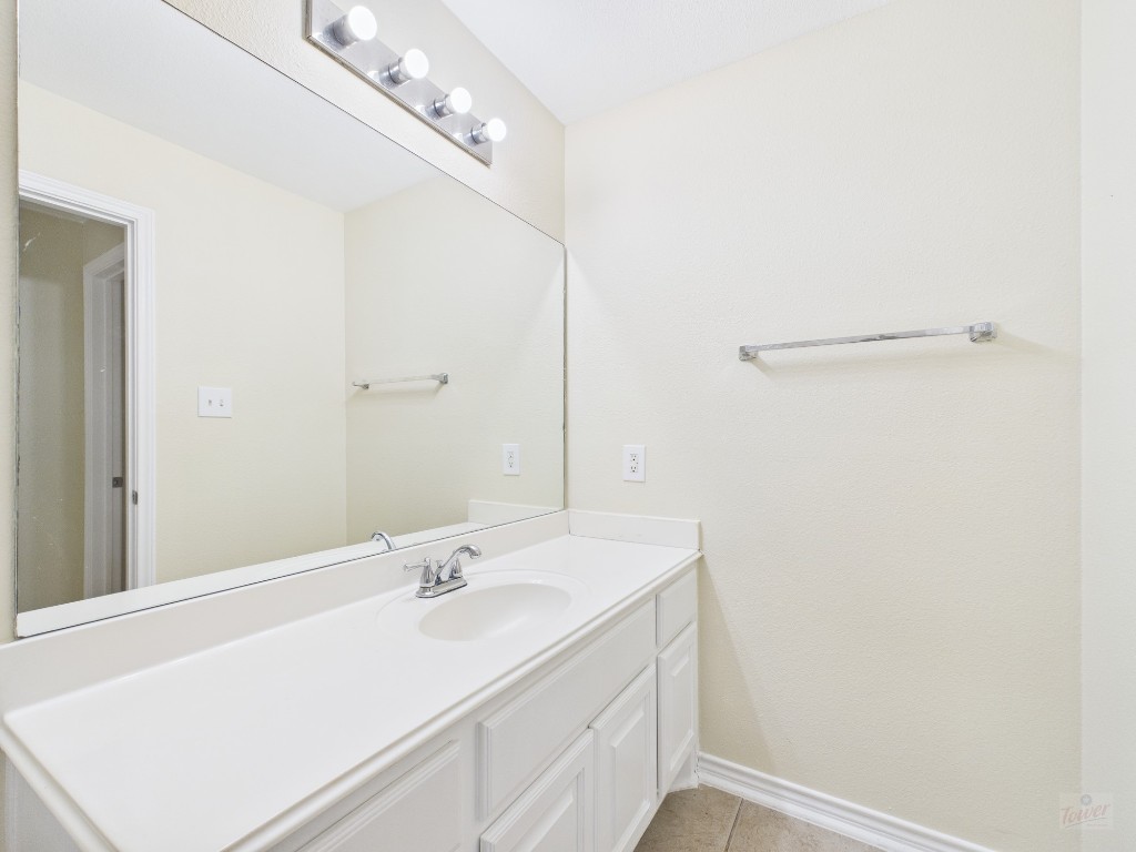 136 Winter Street Kyle, TX 78640 - Photo 16 of 32 a bathroom with a sink and a mirror