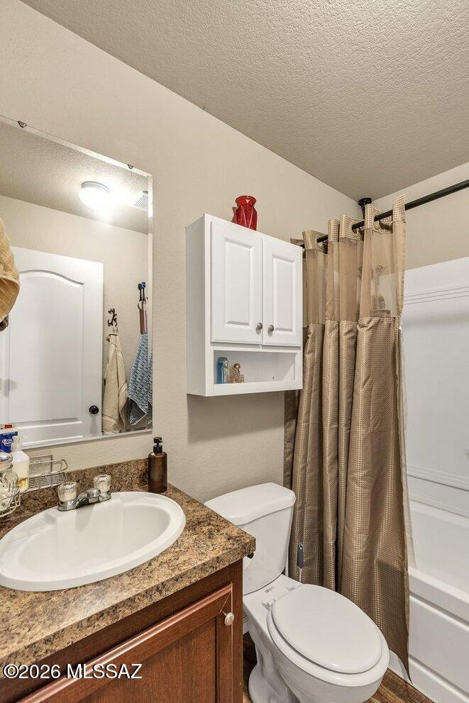 8845 Ghost Ranch Road Marana, AZ 85653 - Photo 20 of 39 Hallway Bathroom