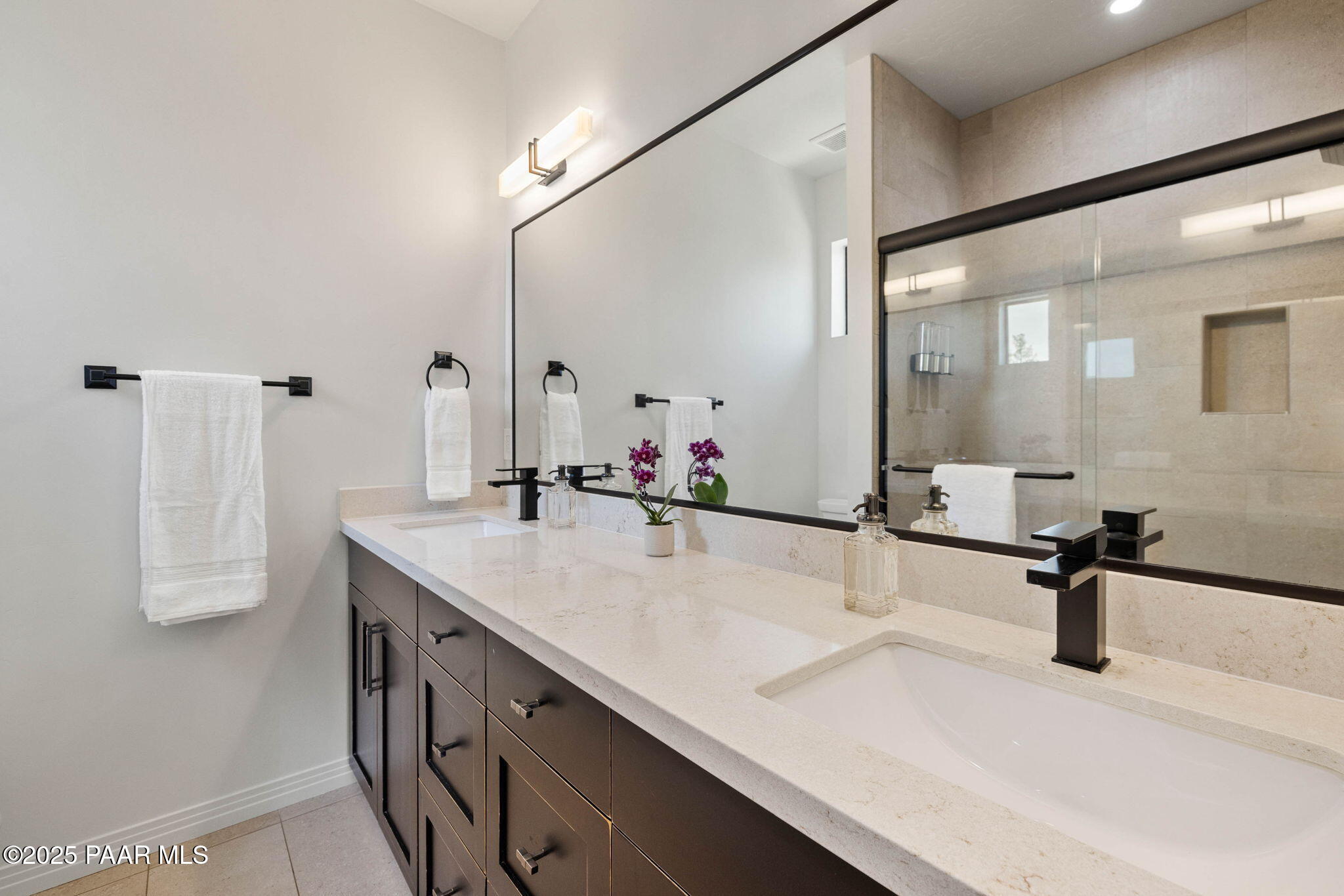 2196 Thumb Butte Road Prescott, AZ 86305 - Photo 21 of 42 Primary Bedroom Bathroom