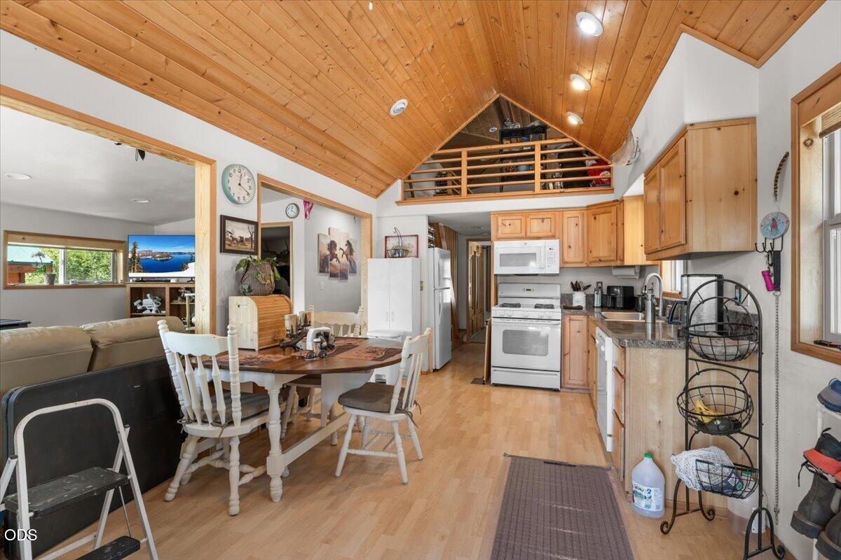 7900 Hyatt Prairie Road, Unit 16 Ashland, OR 97520 - Photo 4 of 17 Gallery Image 4
