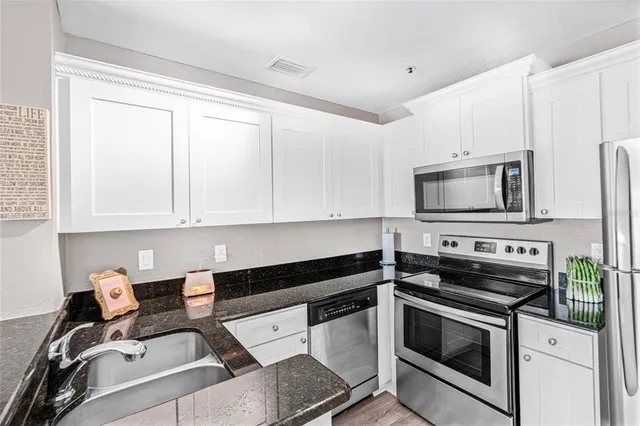 $1,600 | 4021 Crockers Lake Boulevard, Unit 24, Sarasota, FL 34238