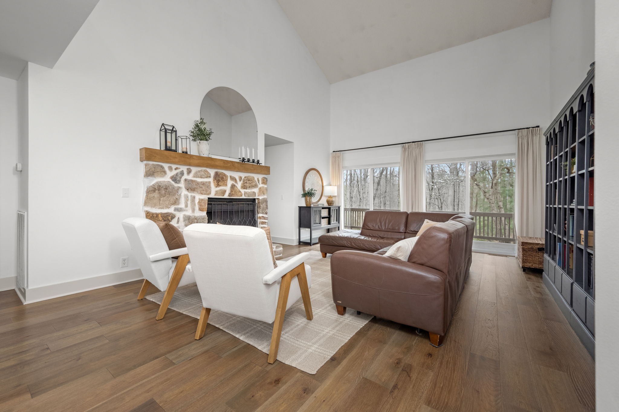 268 Davis Road Wartrace, TN 37183 - Photo 2 of 74 a living room with furniture and a window