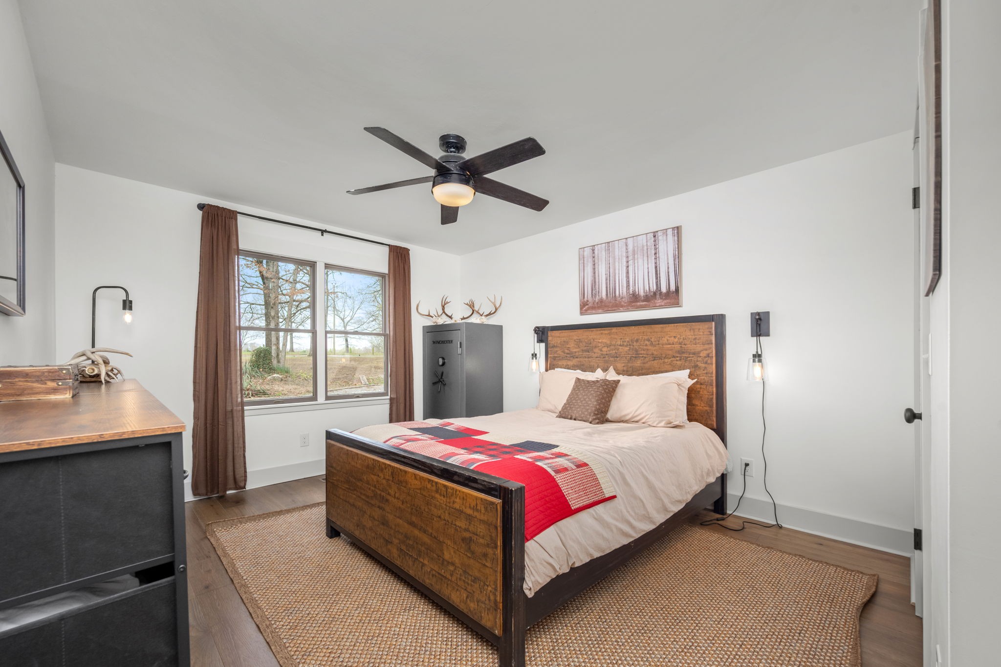 268 Davis Road Wartrace, TN 37183 - Photo 34 of 74 a bedroom with a bed and a table