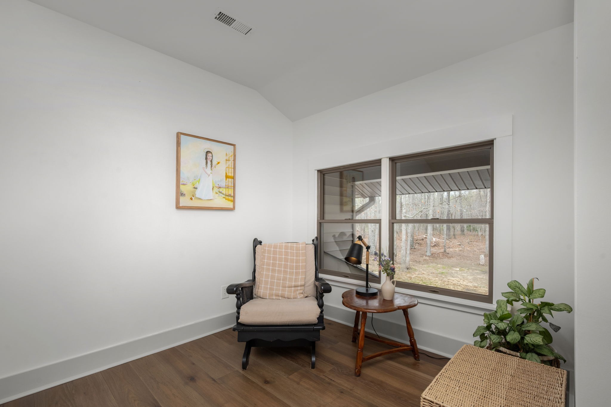 268 Davis Road Wartrace, TN 37183 - Photo 41 of 74 a living room with furniture and a potted plant