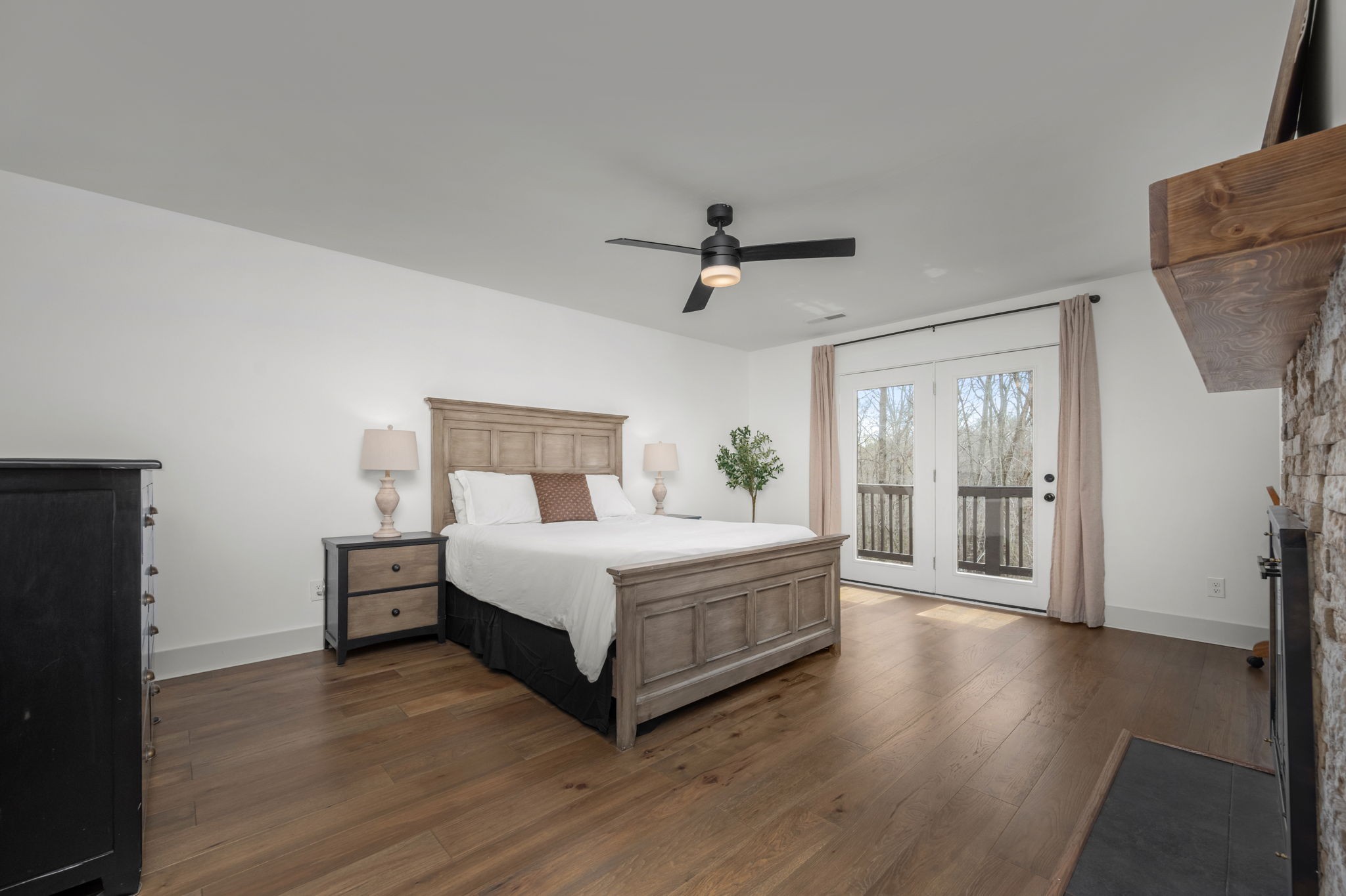 268 Davis Road Wartrace, TN 37183 - Photo 43 of 74 a living room with a bed furniture and a window