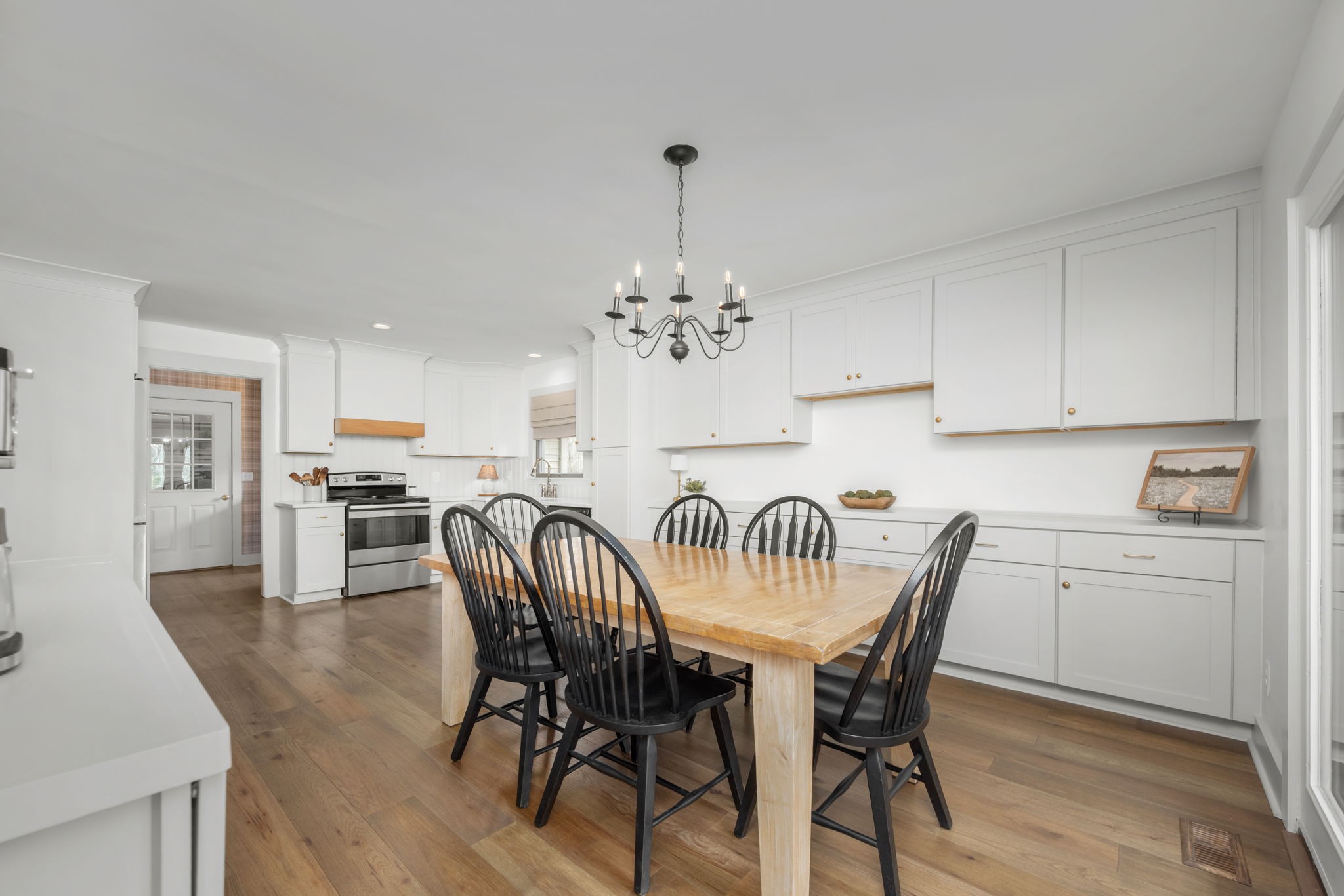 268 Davis Road Wartrace, TN 37183 - Photo 5 of 74 a view of a dining room with furniture and chandelier