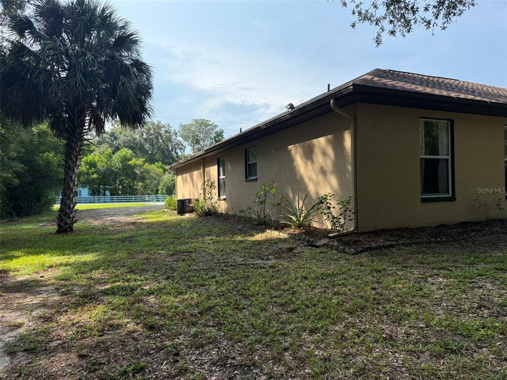 9735 West Dunnellon Road, Unit 31 Crystal River, FL 34428 - Photo 13 of 55 a backyard of a house with lots of green space