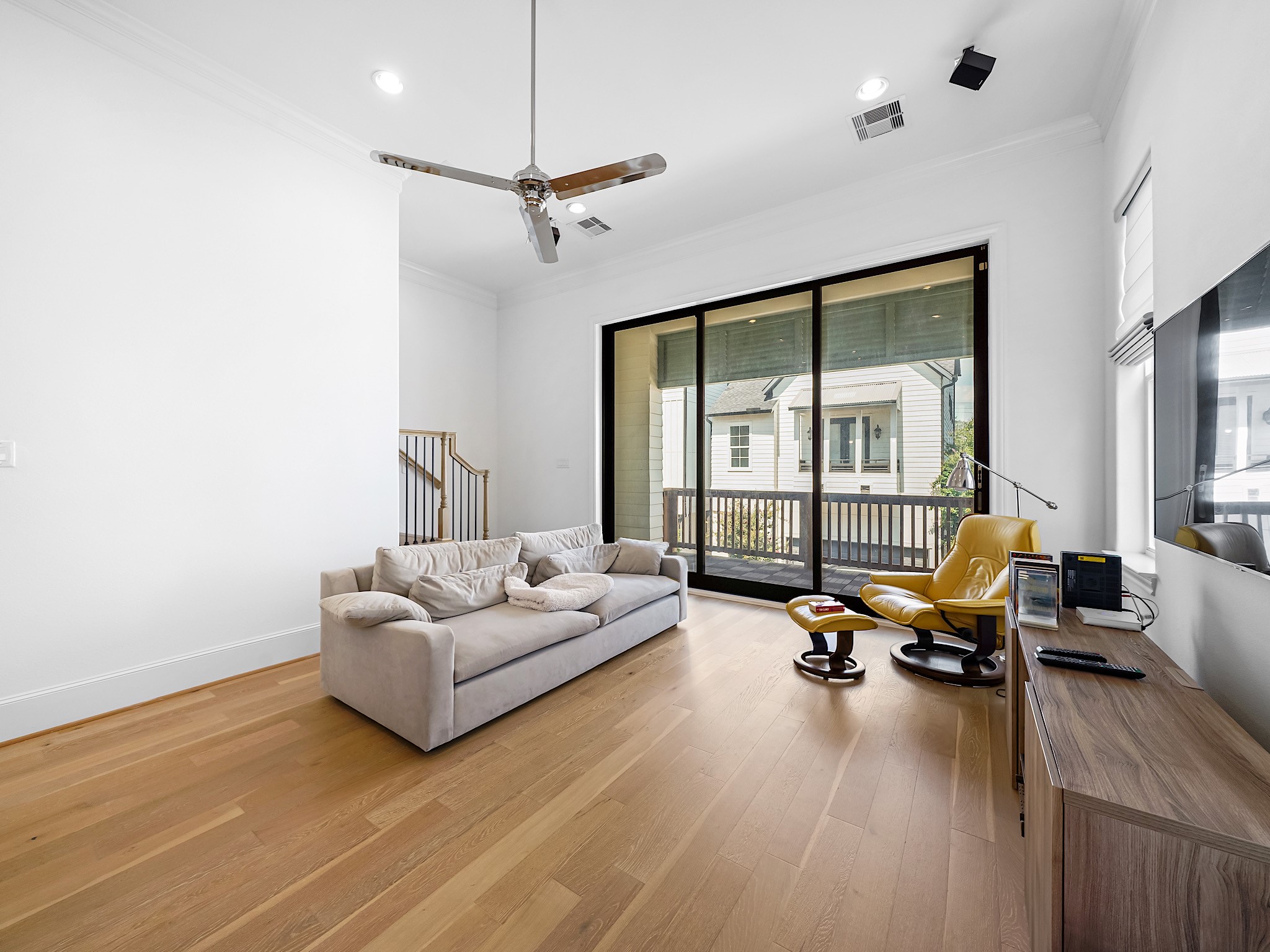 3411 Timbergrove Heights Street Houston, TX 77008 - Photo 14 of 33 a living room with furniture gym equipment and a large window