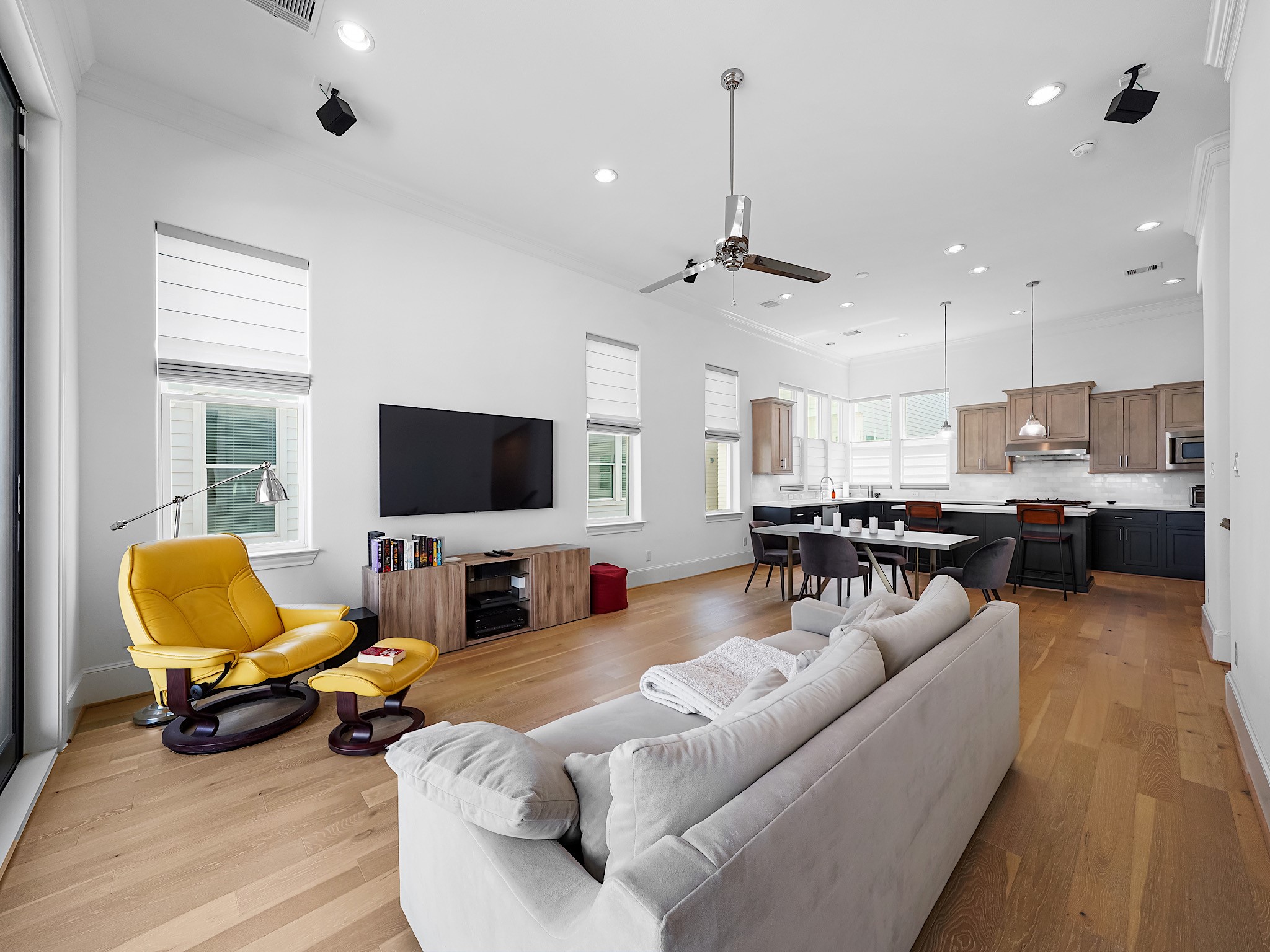 3411 Timbergrove Heights Street Houston, TX 77008 - Photo 15 of 33 a living room with furniture kitchen view and a flat screen tv