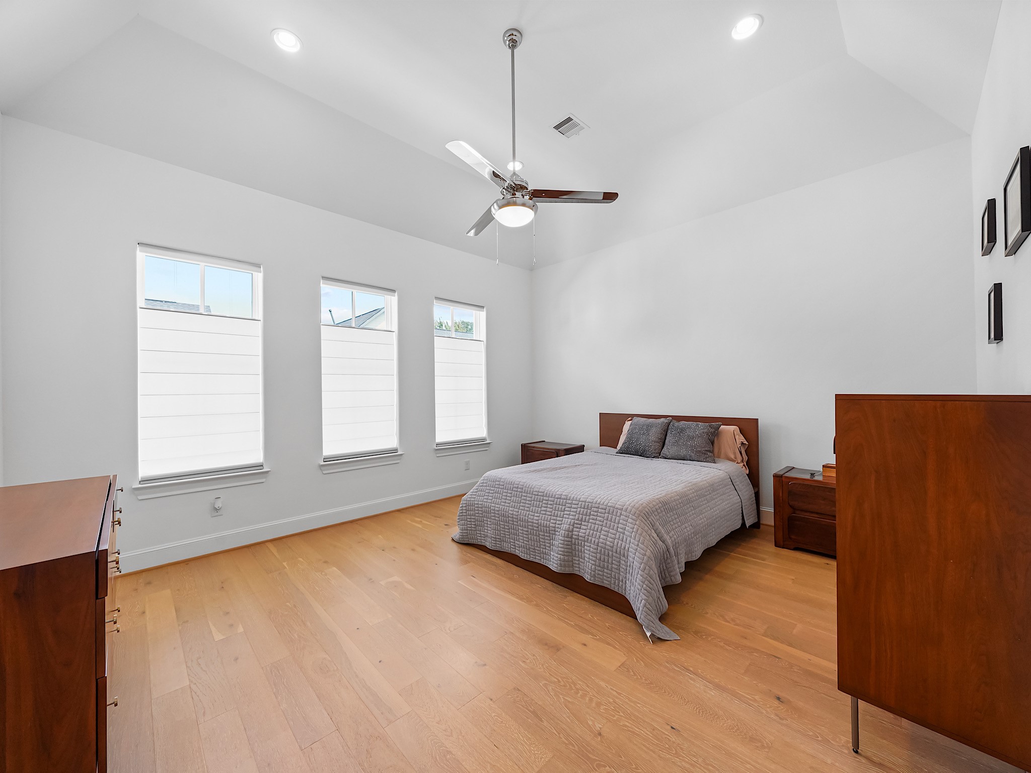 3411 Timbergrove Heights Street Houston, TX 77008 - Photo 20 of 33 a spacious bedroom with a large bed chandelier and a window