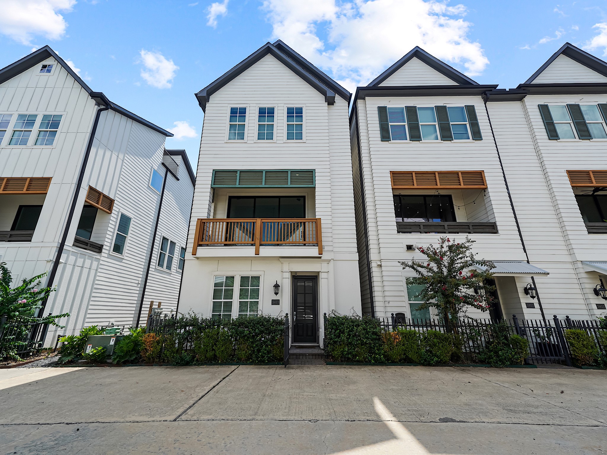 3411 Timbergrove Heights Street Houston, TX 77008 - Photo 2 of 33 a front view of a house with a yard
