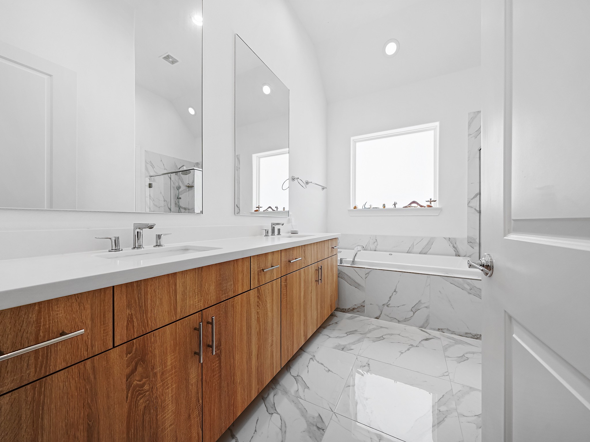 3411 Timbergrove Heights Street Houston, TX 77008 - Photo 22 of 33 a bathroom with a sink double vanity granite tub shower and a mirror