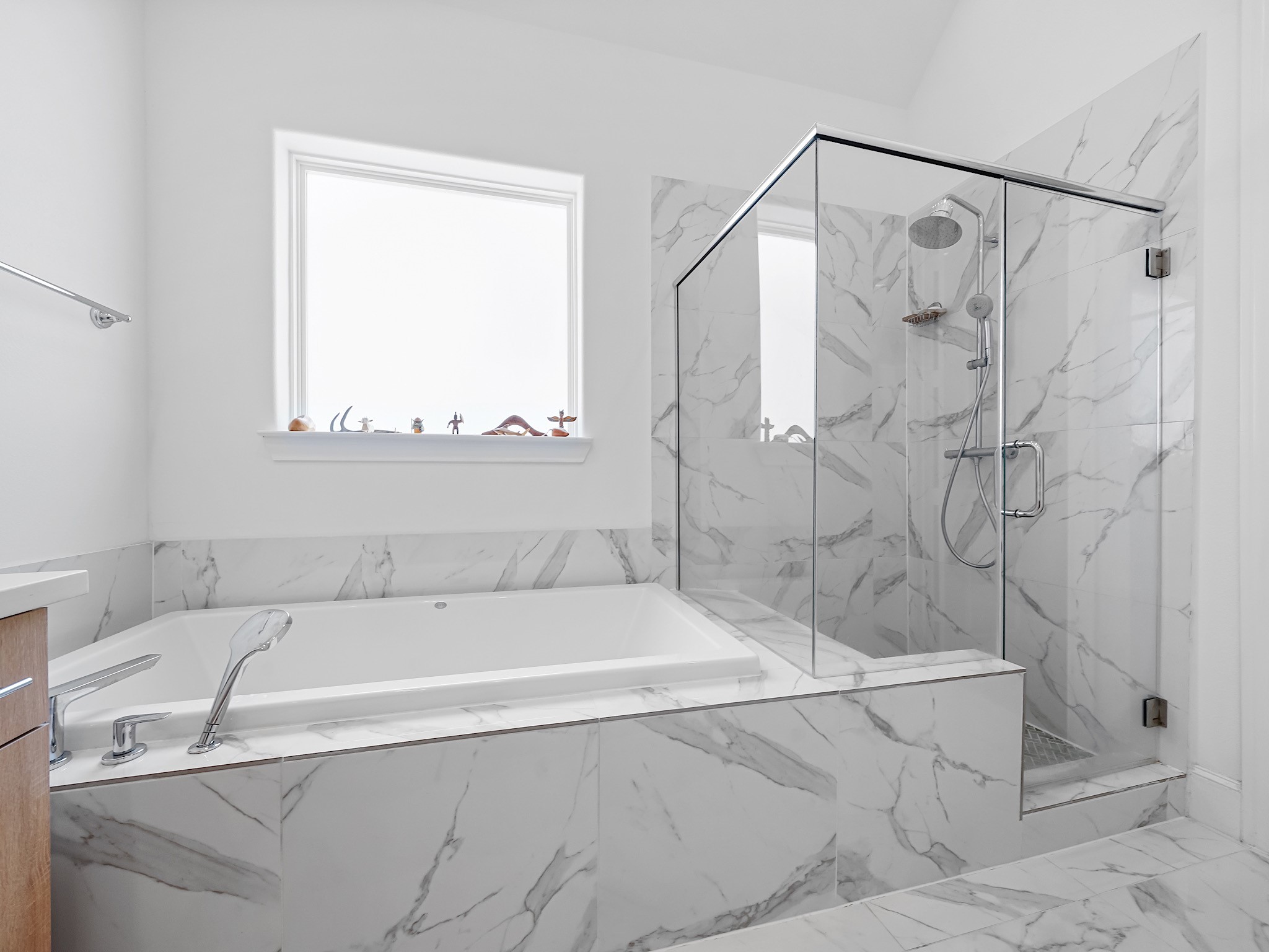 3411 Timbergrove Heights Street Houston, TX 77008 - Photo 23 of 33 a white bath tub sitting next to a shower