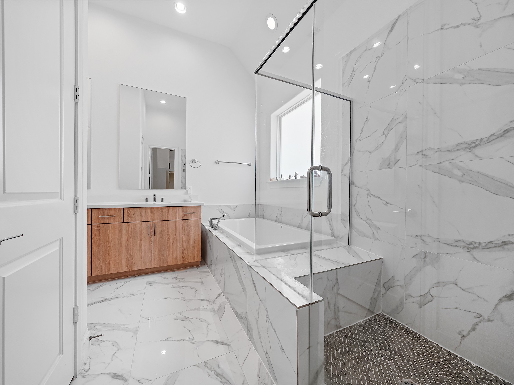 3411 Timbergrove Heights Street Houston, TX 77008 - Photo 24 of 33 a bathroom with a sink a vanity a mirror and bathtub