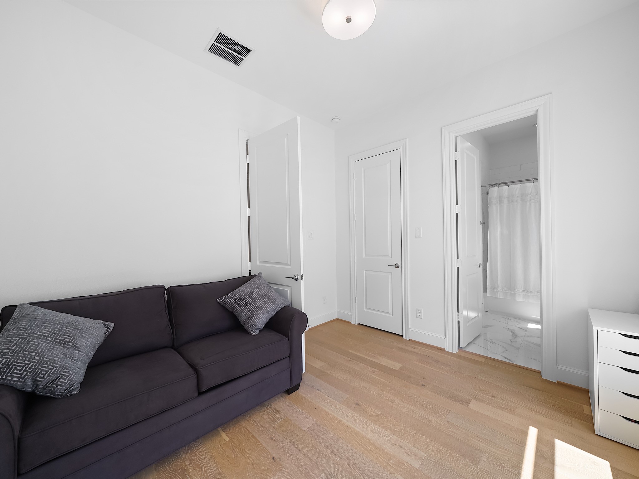 3411 Timbergrove Heights Street Houston, TX 77008 - Photo 27 of 33 a living room with furniture and a wooden floor