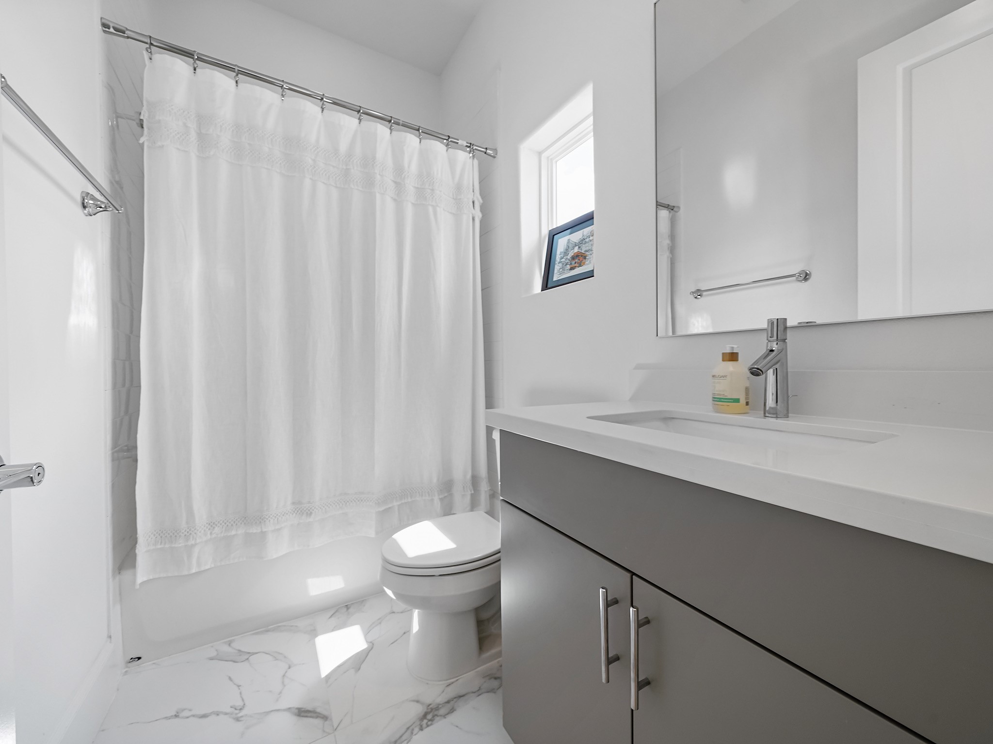 3411 Timbergrove Heights Street Houston, TX 77008 - Photo 28 of 33 a bathroom with a sink toilet and shower