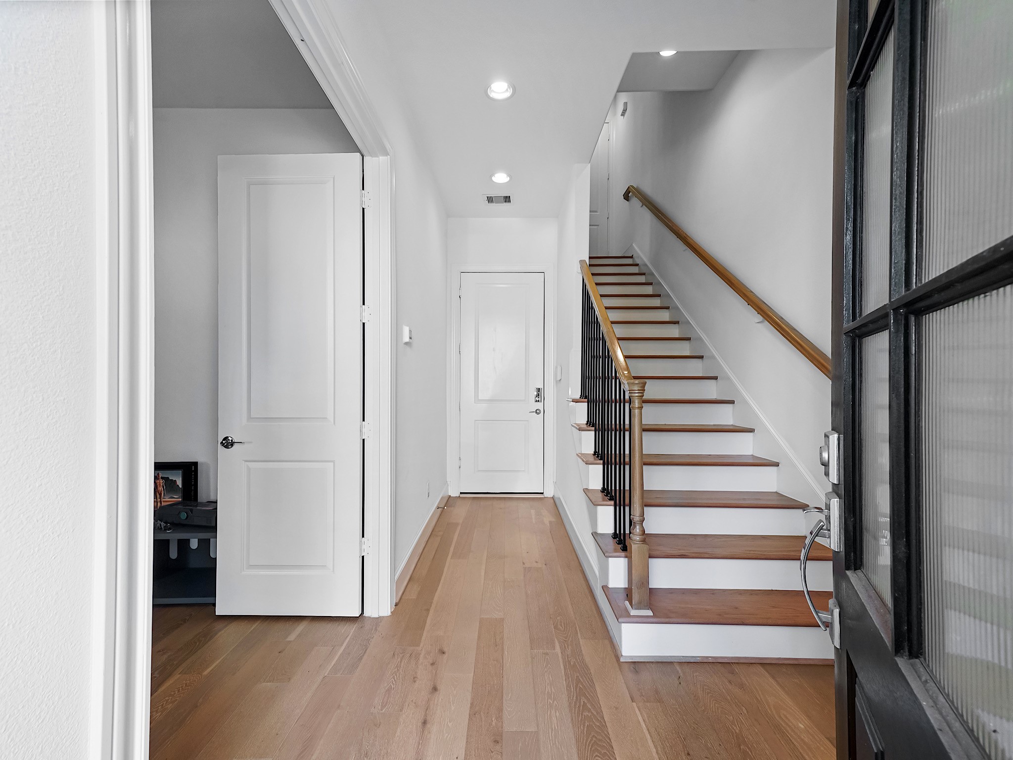 3411 Timbergrove Heights Street Houston, TX 77008 - Photo 5 of 33 a view of a hallway with wooden floor and entryway