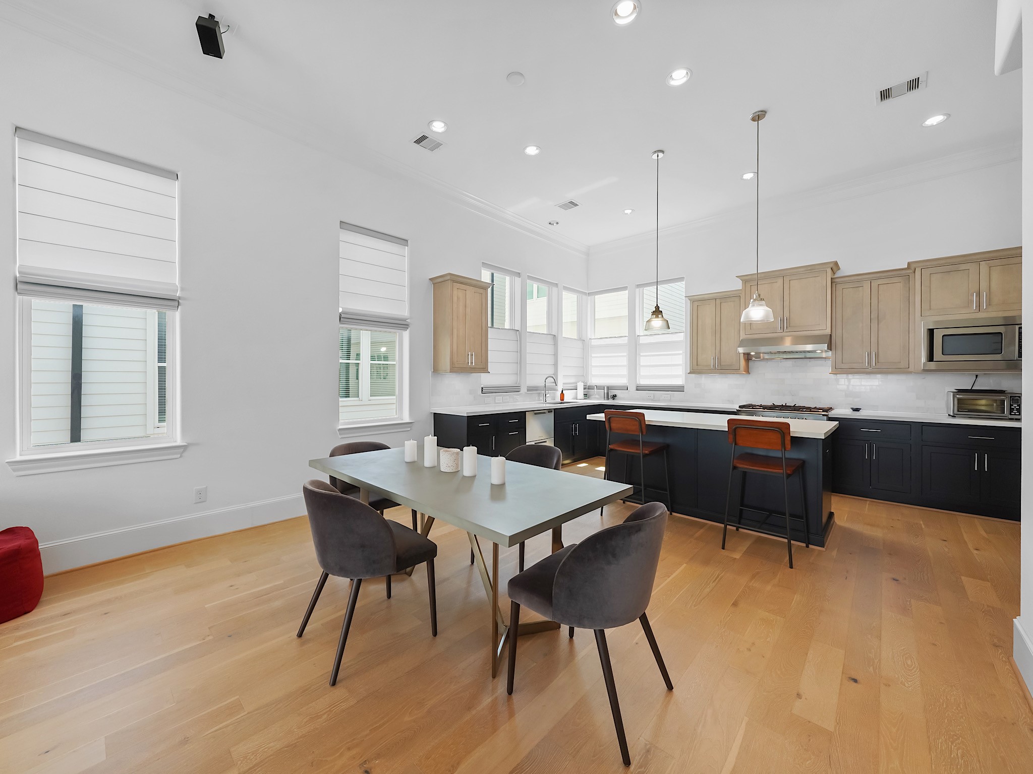 3411 Timbergrove Heights Street Houston, TX 77008 - Photo 10 of 33 a kitchen with a table chairs sink and cabinets