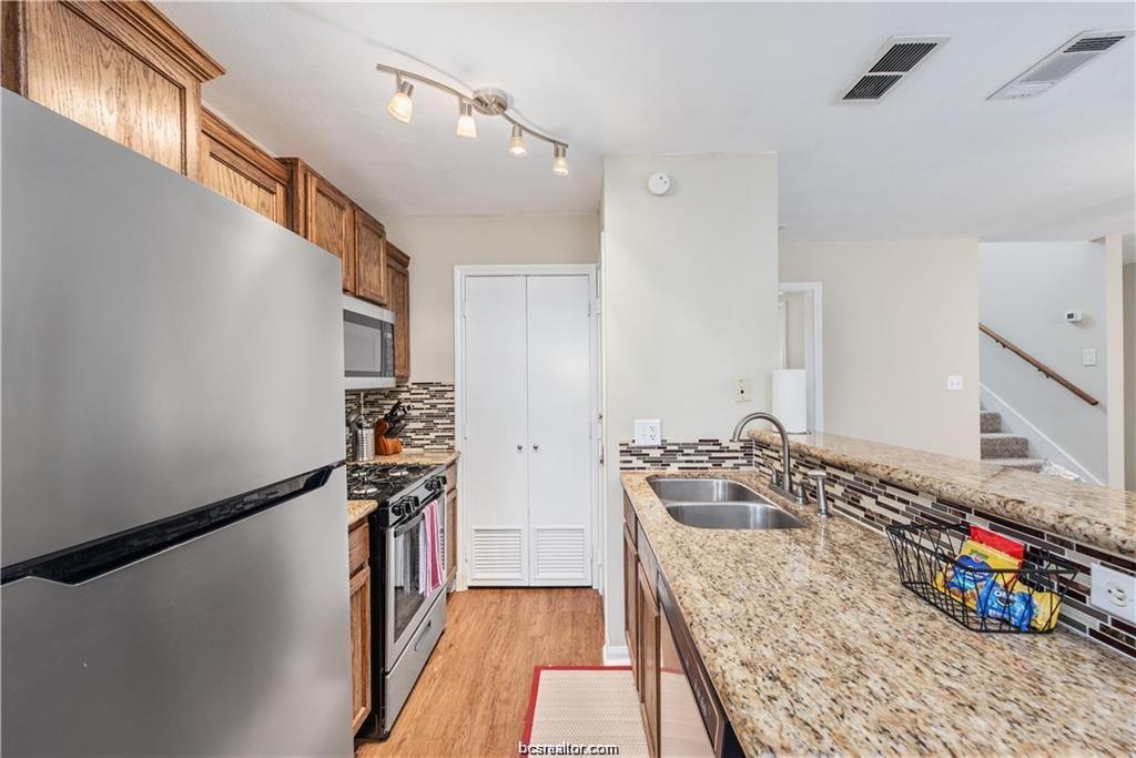 1217 Oney Hervey Drive College Station, TX 77840 - Photo 8 of 22