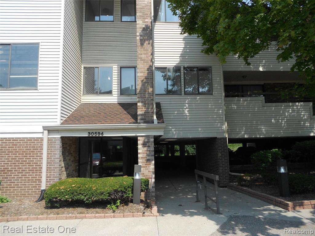 30594 Orchard Lake Road, Unit 32 Farmington Hills, MI 48334 - Photo 1 of 2