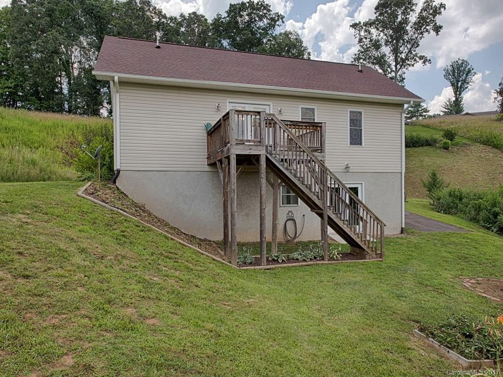 284 Barefoot Ridge Clyde, NC 28721 - Photo 3 of 20