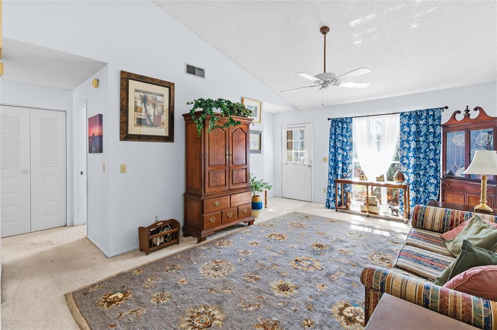 7401 121st Terrace Largo, FL 33773 - Photo 5 of 34