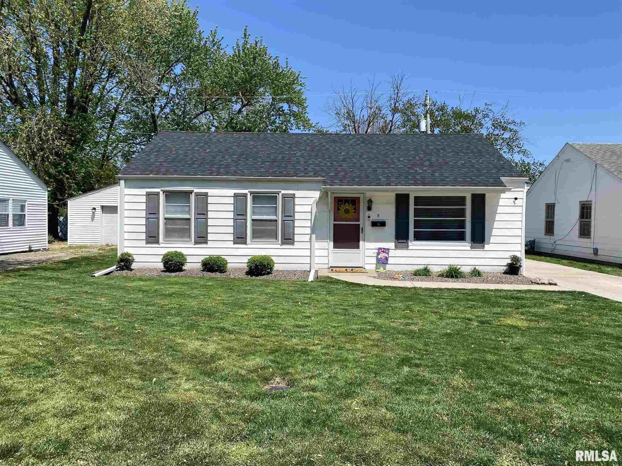 5 Reed Court Springfield, IL 62704 - Photo 1 of 19 Gallery Image 1