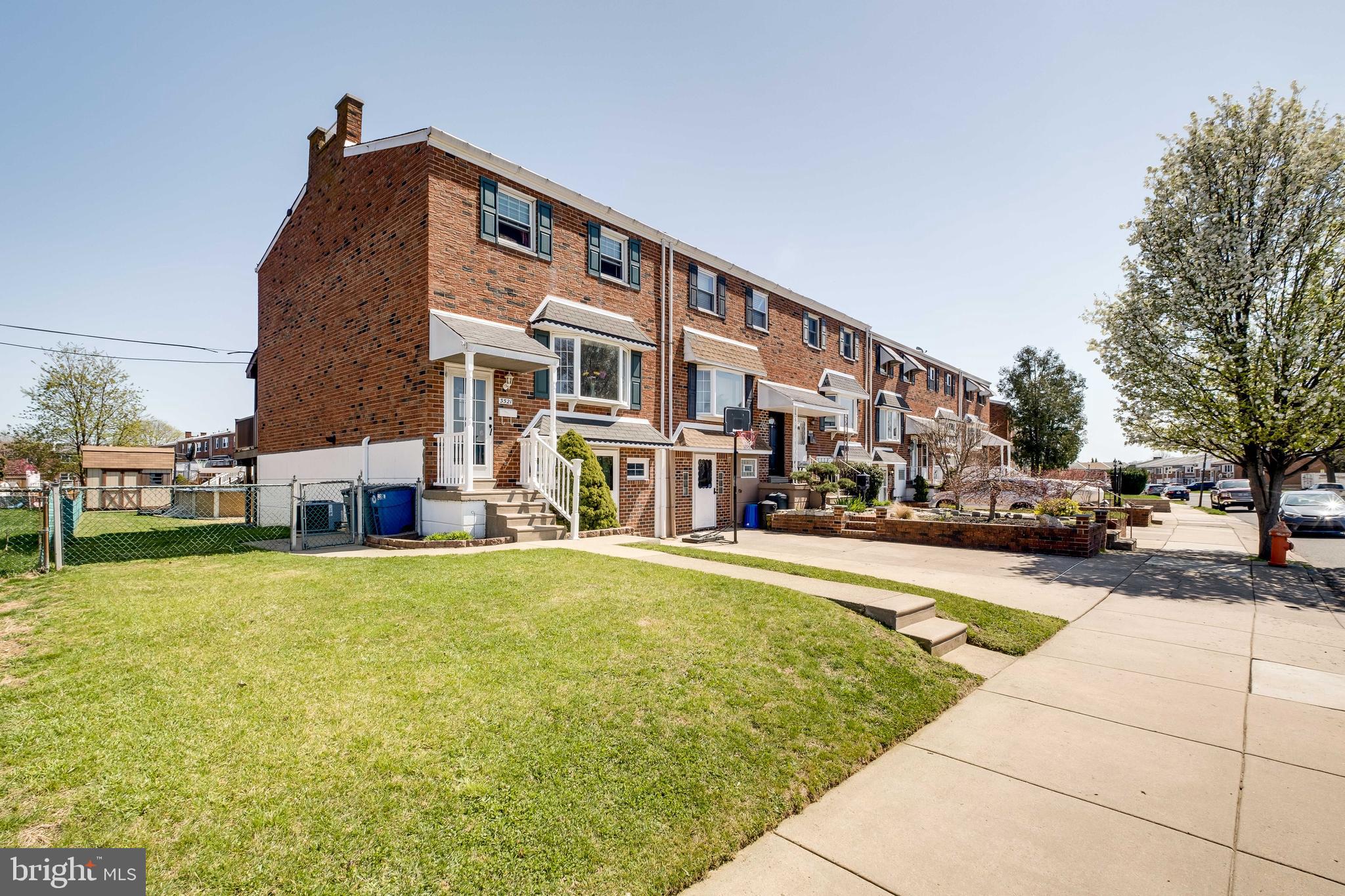 3521 Brookview Road Philadelphia, PA 19154 - Photo 3 of 49 Well Maintained Lawn