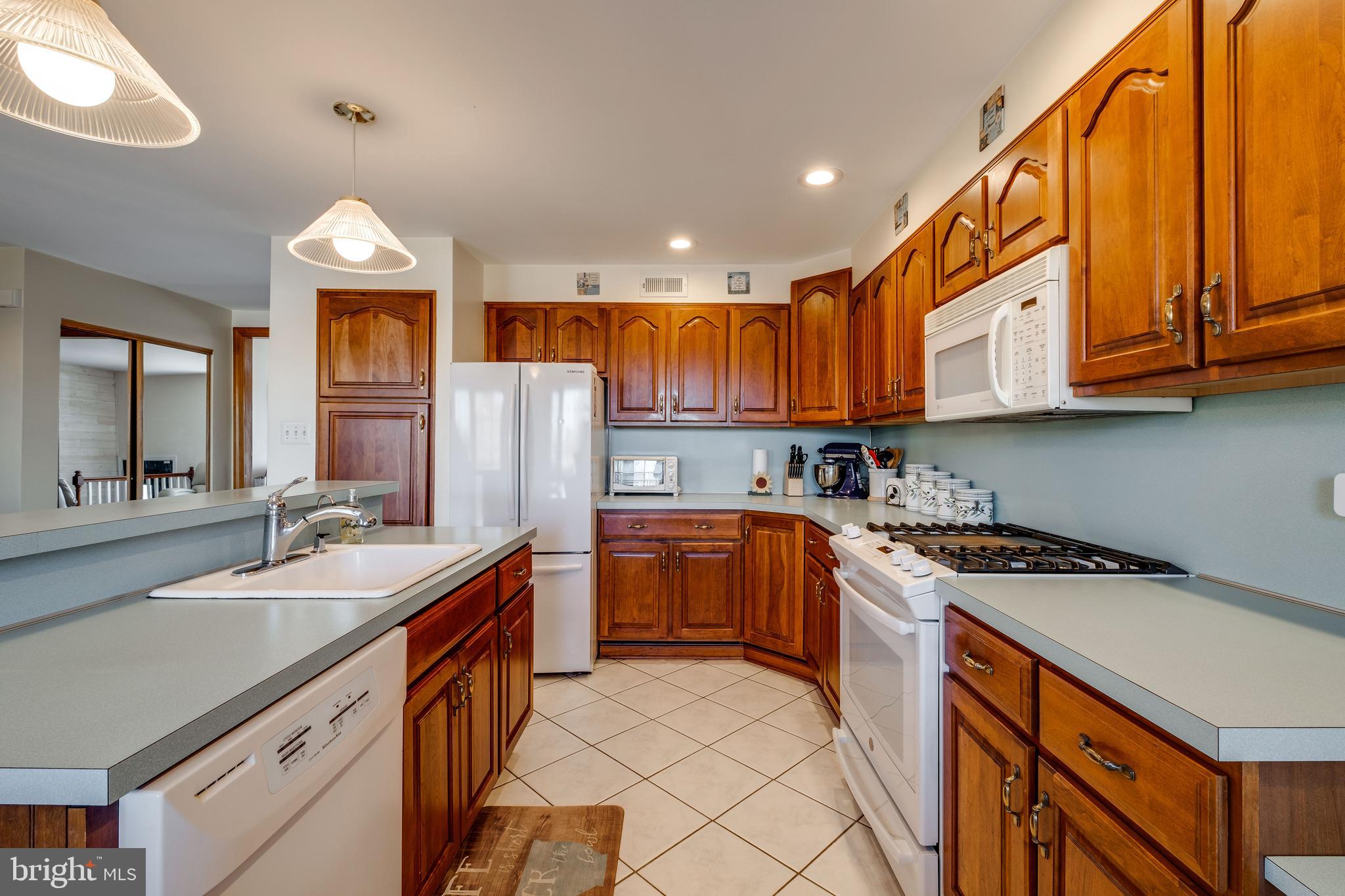 3521 Brookview Road Philadelphia, PA 19154 - Photo 7 of 49 Plenty of kitchen cabinets
