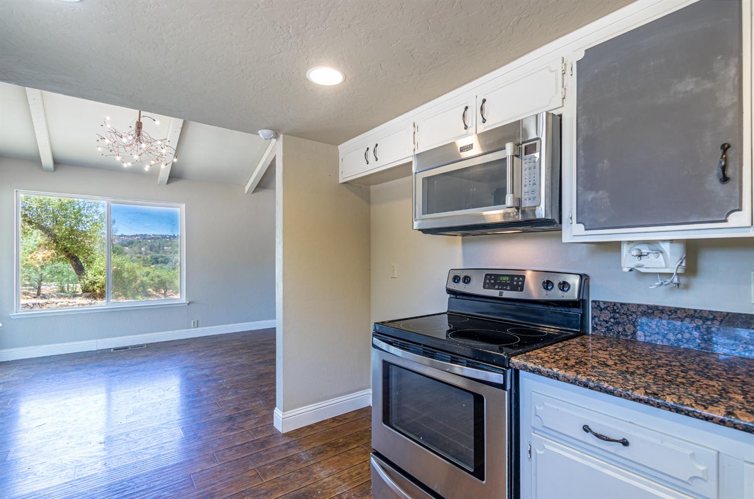 31061 Revis Road Coarsegold, CA 93614 - Photo 3 of 45 Gallery Image 3