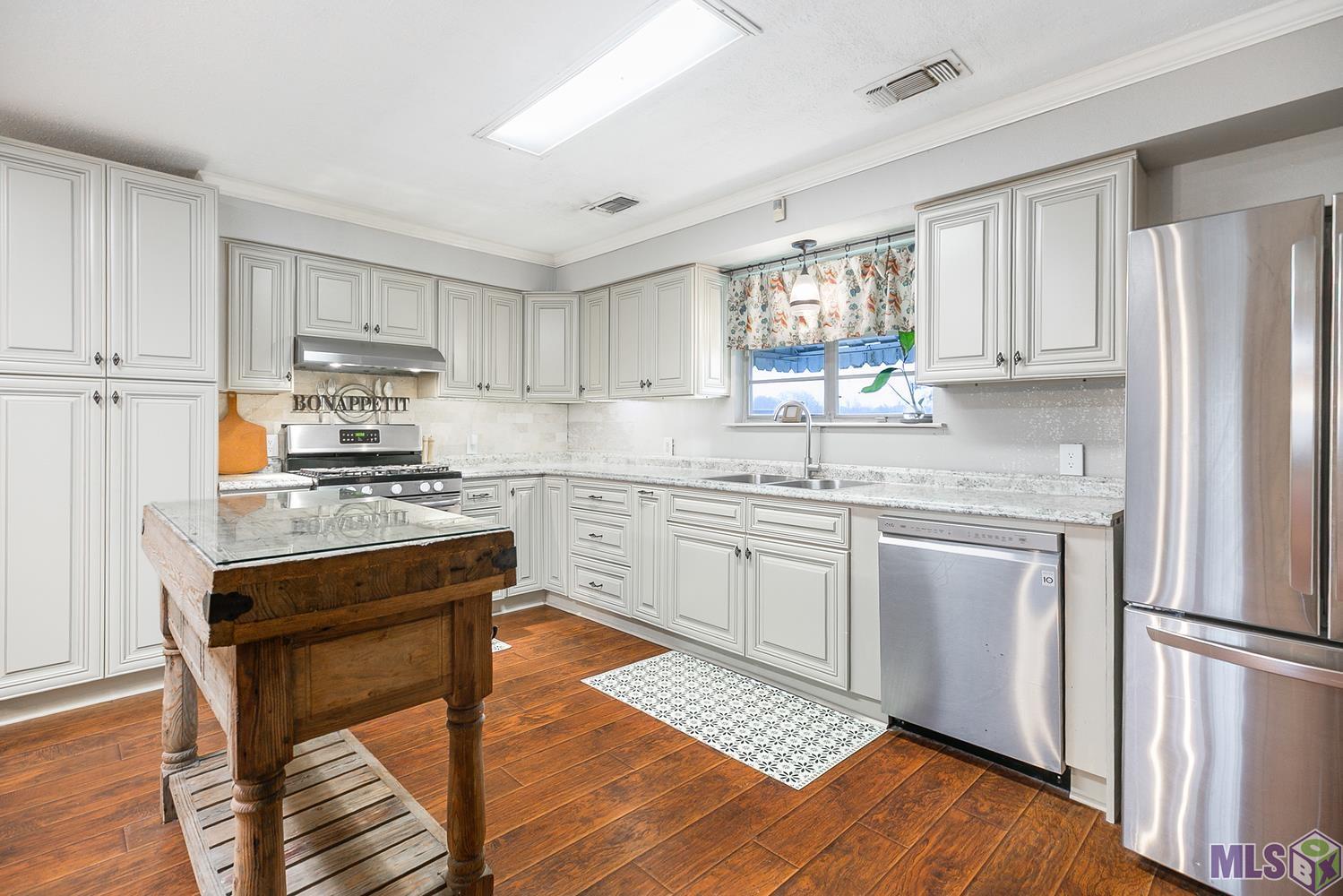 11028 Hooper Road Baton Rouge, LA 70818 - Photo 7 of 16