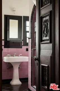 $1,895,000 | 4918 Angeles Vista Boulevard, View Park, CA 90043