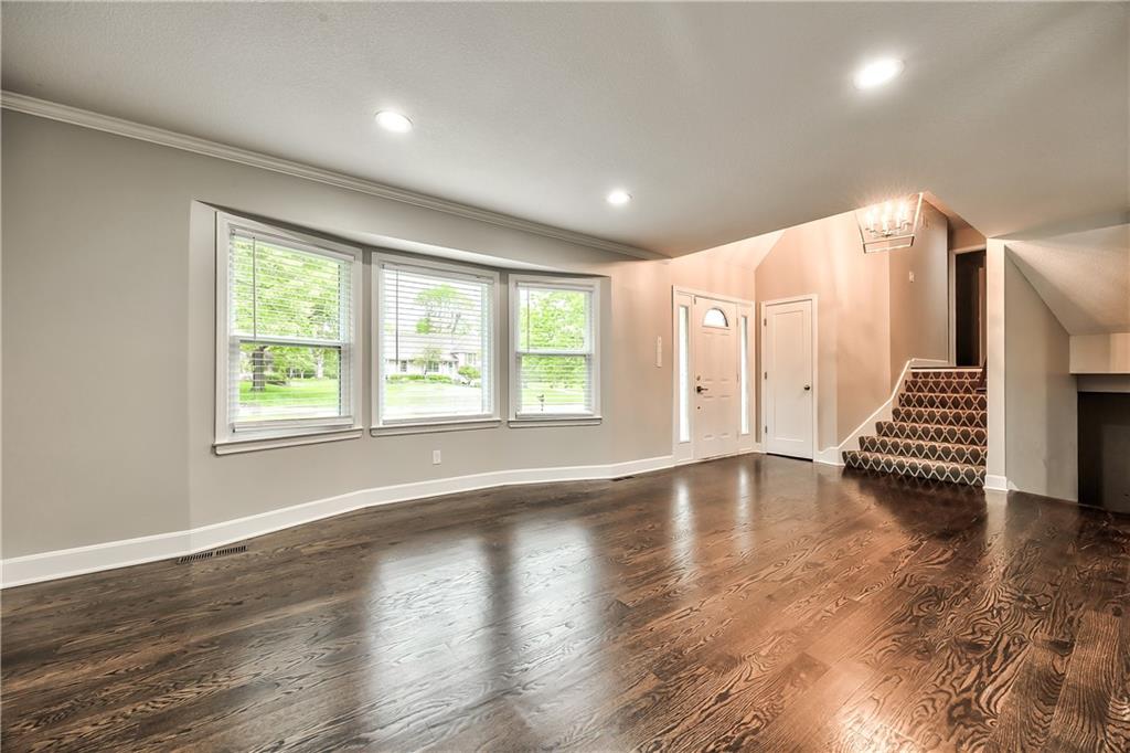 16402 Riggs Road Stilwell, KS 66085 - Photo 11 of 33