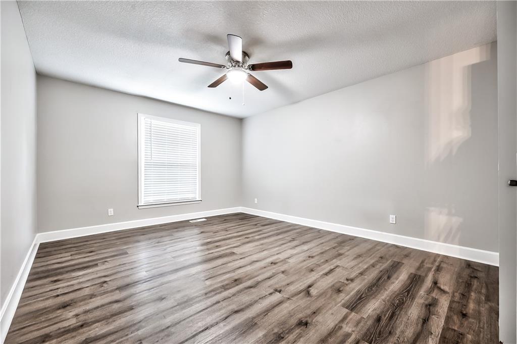 16402 Riggs Road Stilwell, KS 66085 - Photo 19 of 33