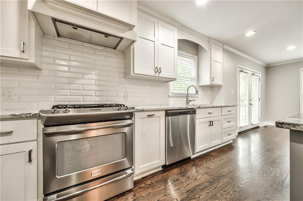 16402 Riggs Road Stilwell, KS 66085 - Photo 5 of 33
