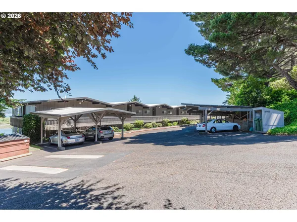 $270,000 | 290 North 3rd Court, Unit 4, Coos Bay, OR 97420