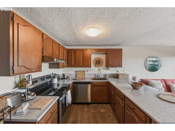 $270,000 | 290 North 3rd Court, Unit 4, Coos Bay, OR 97420