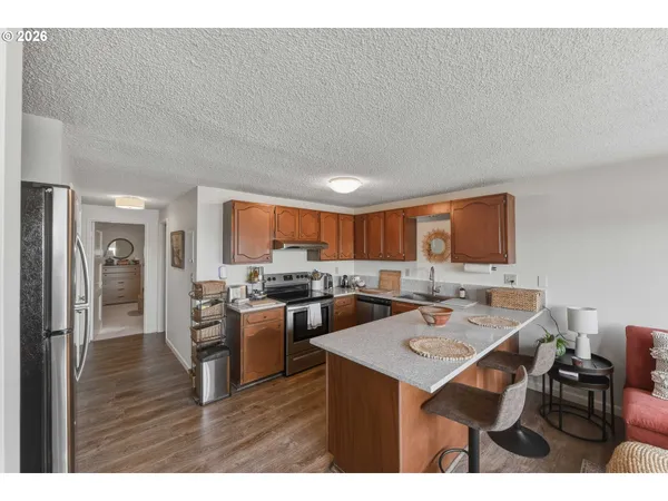 $270,000 | 290 North 3rd Court, Unit 4, Coos Bay, OR 97420