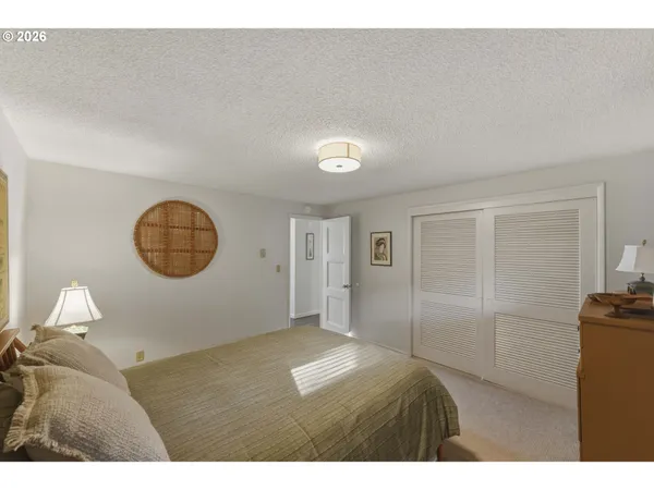 $270,000 | 290 North 3rd Court, Unit 4, Coos Bay, OR 97420