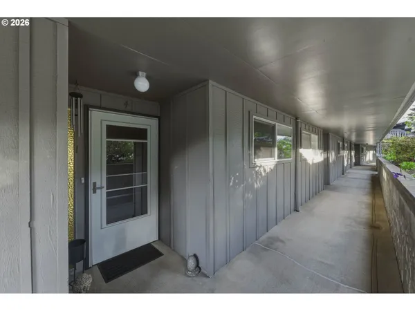 $270,000 | 290 North 3rd Court, Unit 4, Coos Bay, OR 97420